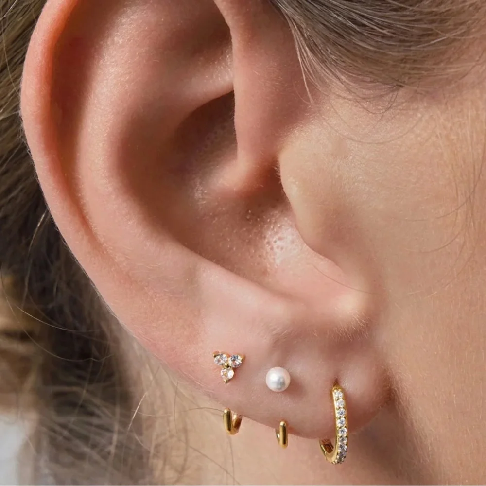 New Ardant Pavé Fire Moissanite Huggie Hoops Earring 18K Gold Vermeil & Silver - Picture 3 of 8